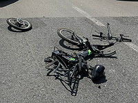 В Иерусалиме автомобиль сбил молодого мужчину, ехавшего на электровелосипеде