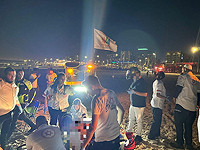 На пляже в Ашдоде реанимируют мужчину, которого вытащили из воды