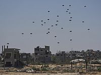 ЦАХАЛ: 111 контейнеров с гуманитарной помощью сброшены в Газе