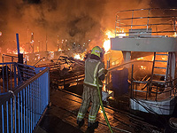 Ночью в хайфской гавани произошел пожар, сгорели несколько рыбацких яхт. Видео