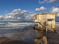 Минздрав разрешил купание на пляжах Хайфы, закрытых ранее