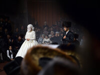 Цанзский хасидский двор усиливает контроль над музыкальным сопровождением свадеб