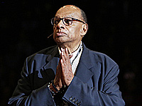 Умер легендарный американский баскетбольный тренер