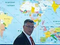 Саар переговорил с главой МИД Франции: 