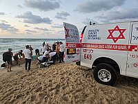 Возле пляжа Ницаним из воды извлекли мужчину, идет реанимация