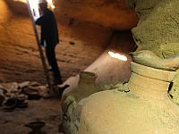 Археологи нашли в Израиле нетронутый погребальный комплекс, которому 3400 лет