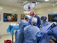 Врачи модифицировали пистолет с горячим клеем, чтобы склеивать сломанные кости