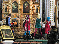 Участницы группы Pussy Riot заочно приговорены в РФ к 8-13 годам лишения свободы