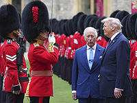 Визит Трампа в Великобританию: королевский прием и протесты. Фоторепортаж