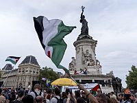 МВД Франции запретило мэриям поднимать палестинские флаги