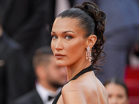 Из-за болезни Лайма супермодель Белла Хадид уже месяц в больнице