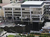 В Бангкоке из-за строительства метро провалилось шоссе