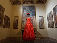 Творения Армани выставлены в картинной галерее в Милане. Фоторепортаж