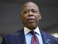 Мэр Нью-Йорка Адамс вышел из предвыборной гонки, призвав не голосовать за Мамдани