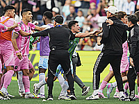 Луис Суарес дисквалифицирован на 6 матчей за плевок в соперника