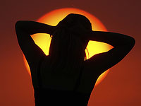 Вымогательство с раздеванием: тель-авивская рецидивистка требует деньги за то, чтобы одеться