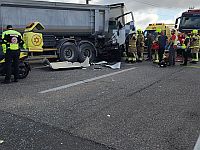 На 5-й трассе столкнулись два грузовика, один водитель в тяжелом состоянии