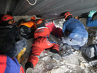 В Индонезии обрушилась школа, под завалами десятки детей