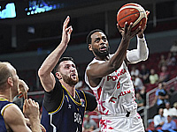 Евробаскет. Поляки одержали волевую победу над боснийцами. Рекорд Лойда