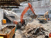 В Индонезии обнаружены тела 54 погибших при обрушении школы