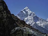 В Китае спасены сотни альпинистов, попавших в снежную бурю на Эвересте