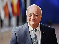 Канцлер Австрии призывает отказаться принимать 