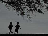 По реакции первенца на рождение брата или сестры можно предсказать их будущие отношения