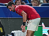 Полуфинал турнира в Шанхае. Новак Джокович проиграл 204-й ракетке мира