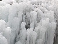 Ученые открыли новую форму льда, замерзающего при комнатной температуре