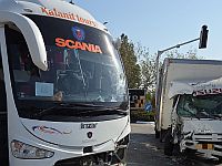 На севере Израиля столкнулись автобус и грузовик, множество пострадавших