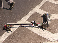 В Петах-Тикве мужчина, ехавший на электросамокате, попал в аварию