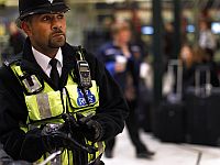 Вооруженное нападение в поезде в Великобритании, множество раненых Вооруженное нападение в поезде в Великобритании, множество раненых