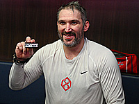 НХЛ. Александр Овечкин забил 900-й гол