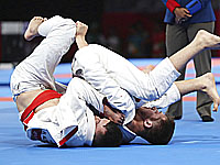 Боец из Казахстана отказался пожать руку израильтянину после поражения в финале Боец из Казахстана отказался пожать руку израильтянину после поражения в финале