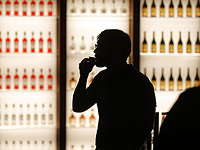 Употребление алкоголя в юности может способствовать успеху в карьере. Результаты исследования