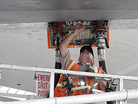 Сингапур введет сбор за использование экологичного авиатоплива