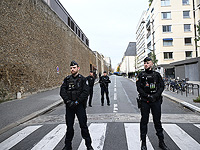 Полицейские стоят у тюрьмы Сантэ в ожидании освобождения бывшего президента Франции Николя Саркози Полицейские стоят у тюрьмы Сантэ в ожидании освобождения бывшего президента Франции Николя Саркози