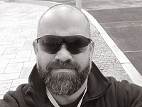 Умер бывший полицейский, совершивший акт самосожжения