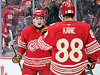 Патрик Кейн набрал 1350-е очко. Маршан - 1000-е. Результаты матчей НХЛ