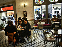 Туристы оценивают рестораны выше, чем местные жители. Новое исследование