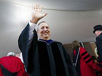 Бывший президент Гарварда, связанный с Эпштейном, отказался от общественной деятельности