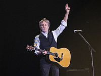 Пол Маккартни и Ханс Циммер выступили против ИИ с беззвучным клипом