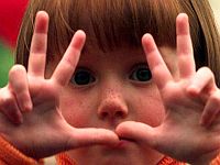 Для маленьких детей счет на пальцах – шаг к сложным математическим навыкам