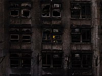 Число погибших при пожаре в Гонконге выросло до 83 человек, огонь все еще не потушен