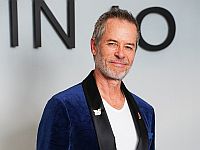 Гай Пирс извинился за распространение антисемитских теорий заговора