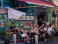 Почему мы даем чаевые, и почему они постоянно растут