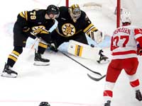 НХЛ. 24 сэйва и три отраженных буллита Суэймана. Достижения Мичкова и Типпетта