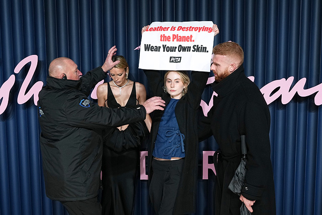 Акция протеста движения за этичное обращение с животными (PETA)