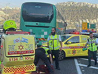 Автобус с демонстрантами сбил сотрудника полиции на 1 шоссе