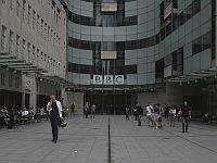 BBC вводит обязательный курс по антисемитизму для всех сотрудников
BBC вводит обязательный курс по антисемитизму для всех сотрудников